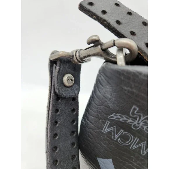 ❤️SOLD❤️*RARE* MCM Studded/Embroidered Wristlet 439MCMXEA - Picture 2 of 11